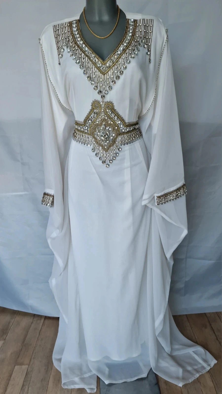 Robe Dubai blanche mariage strass & perles – S/M/L ajustable – portée 1 fois – photo 4